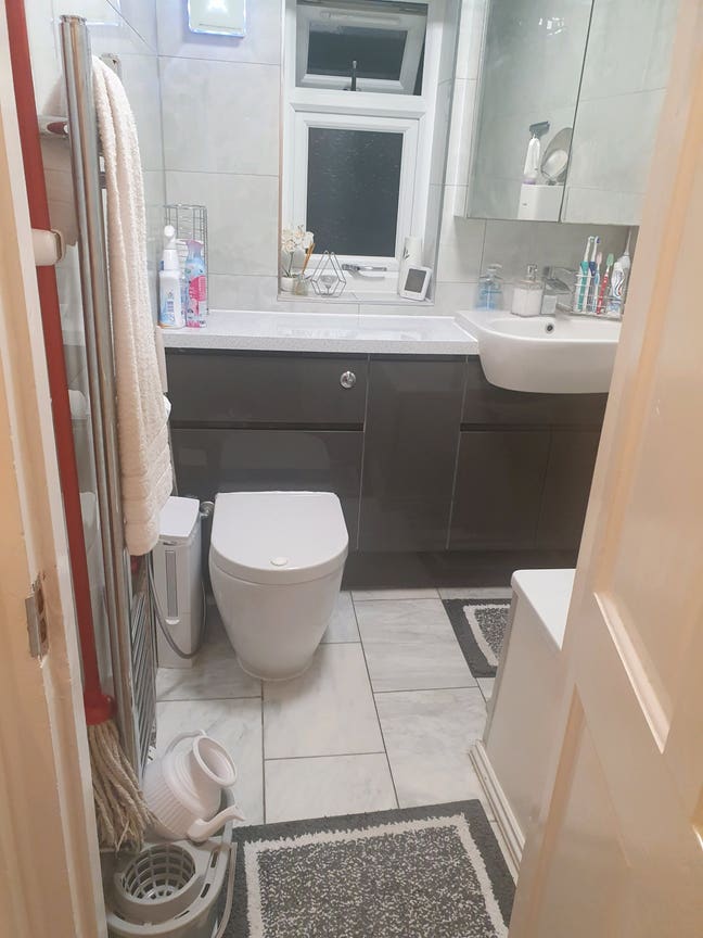 Doble Bedroom Rent  Main Photo