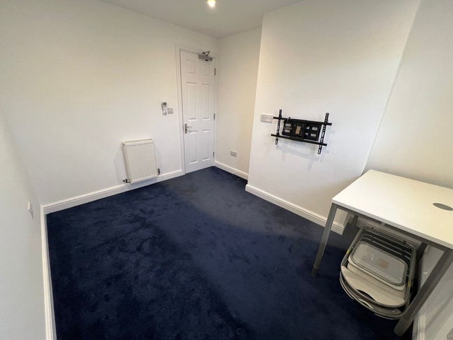 Room in a modern flat in East London  Main Photo