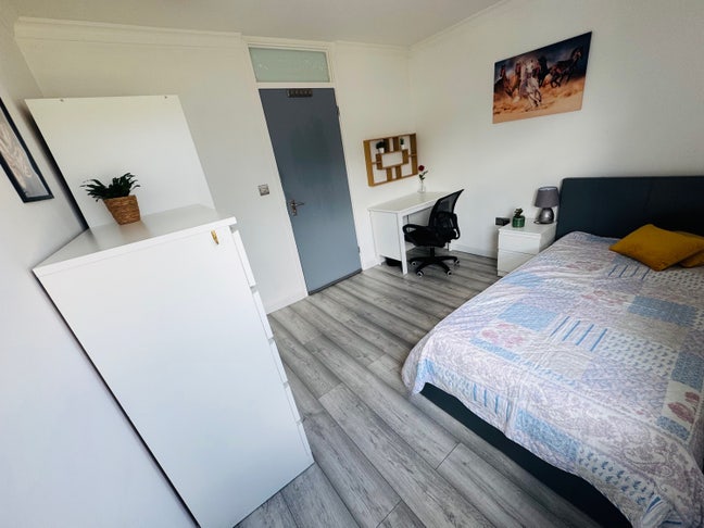Single room in Isleworth Main Photo