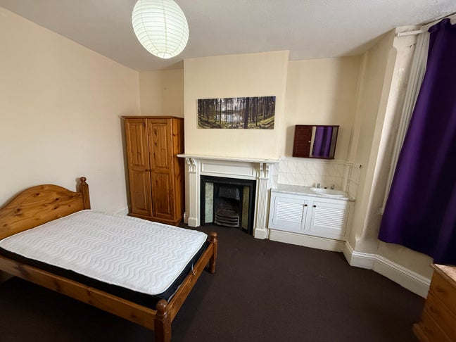 Large Comfortable Room in Banbury Main Photo