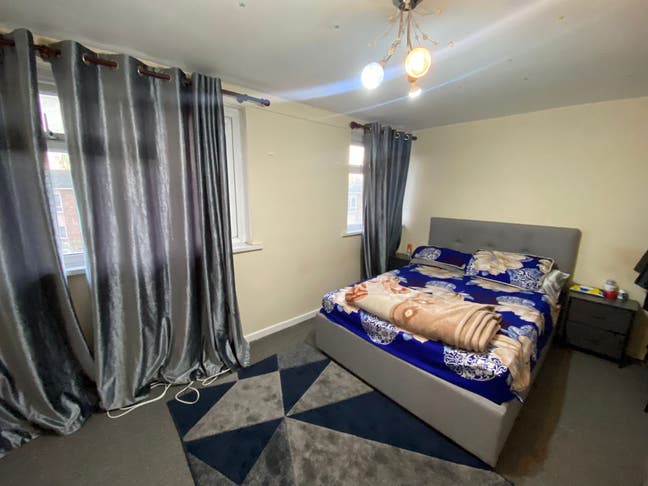 Extra large furnished double room  Main Photo
