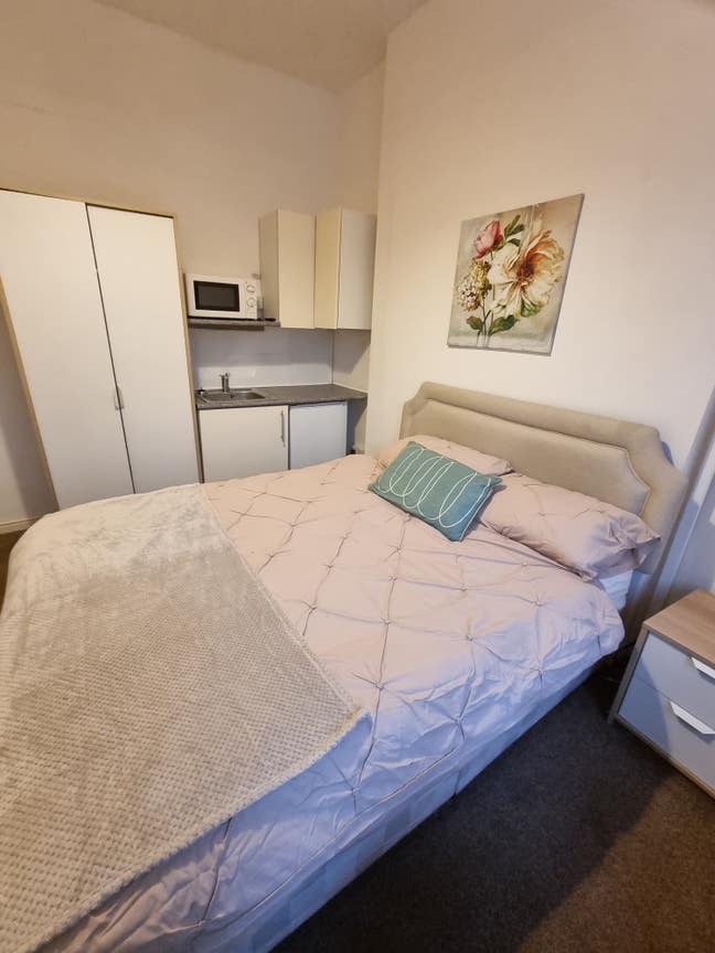 Beautiful Double Room for Rent in Sale  Main Photo