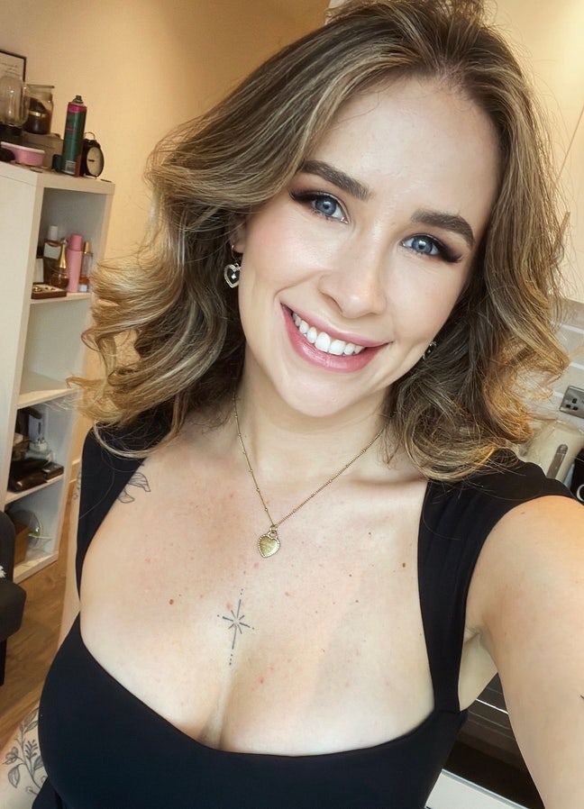 Professional female looking for room or buddy up Main Photo