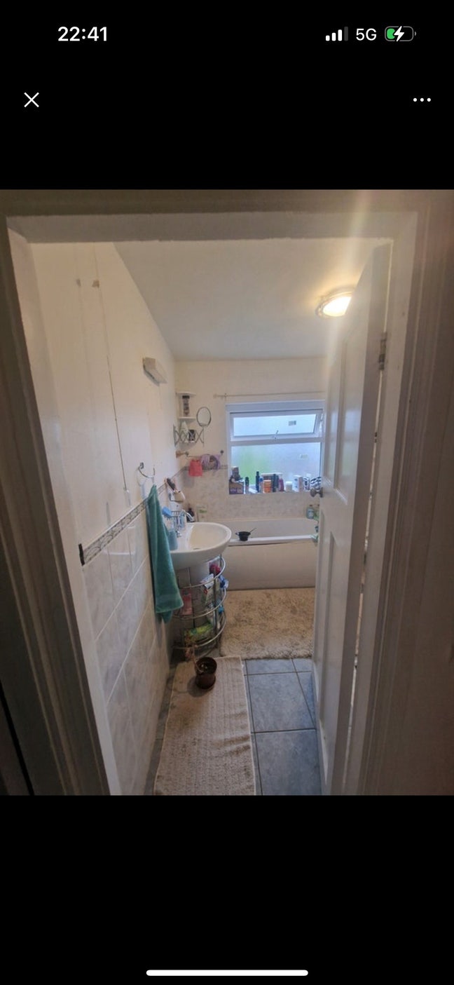 Doubel room to rent Main Photo