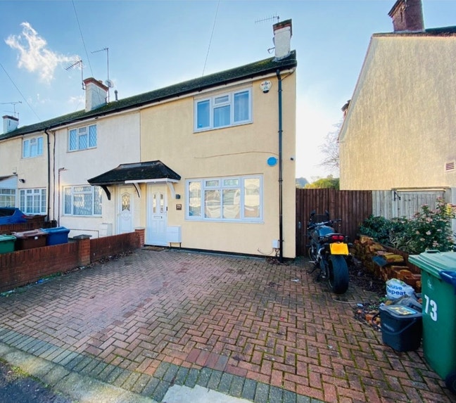 2 Bedrooms House with 2 cars and bike parking Main Photo