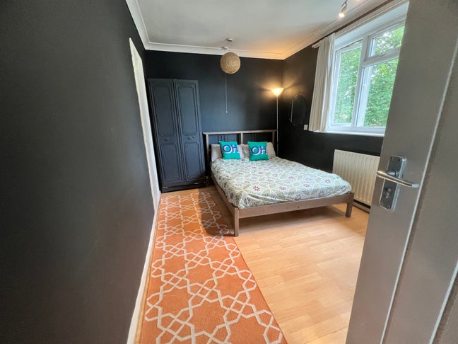 Bright Double Room - Heathrow Main Photo
