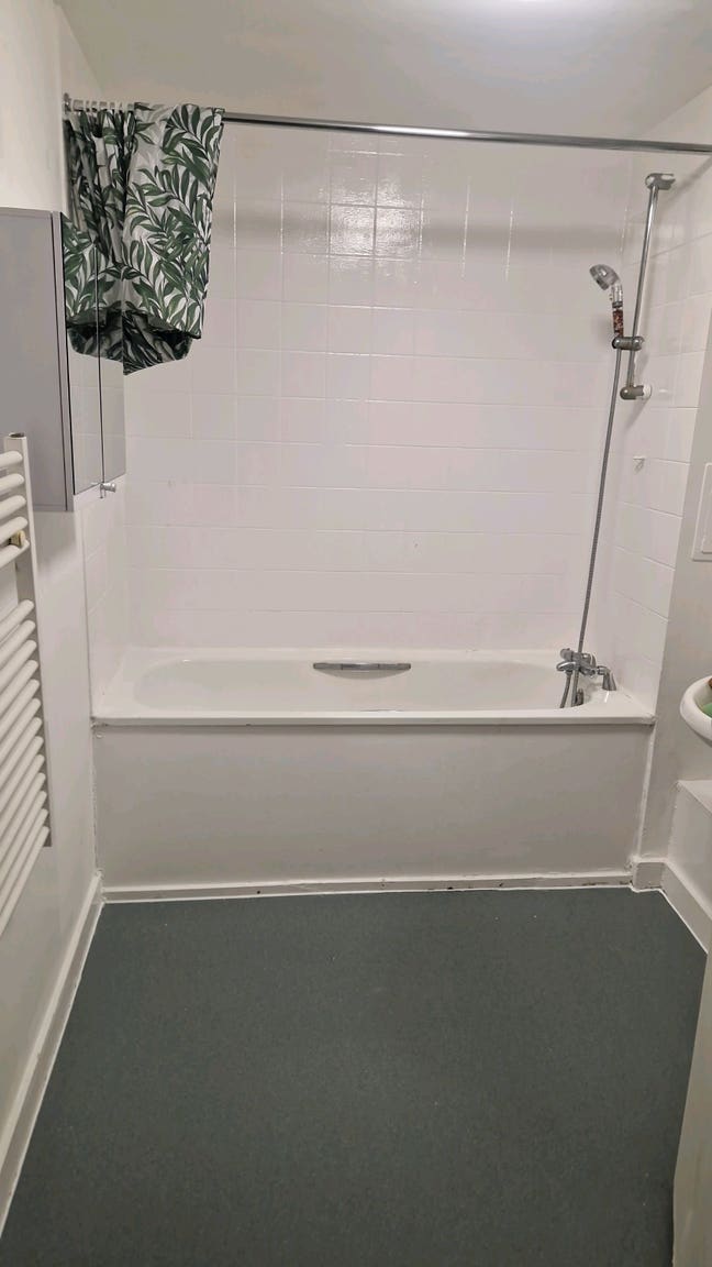 One bedroom available furnished Main Photo