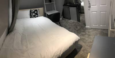 TWO Room bundle for single/couple Town Centre Main Photo