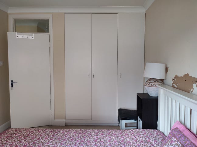 Short term let-double room in w5 for veg female Main Photo