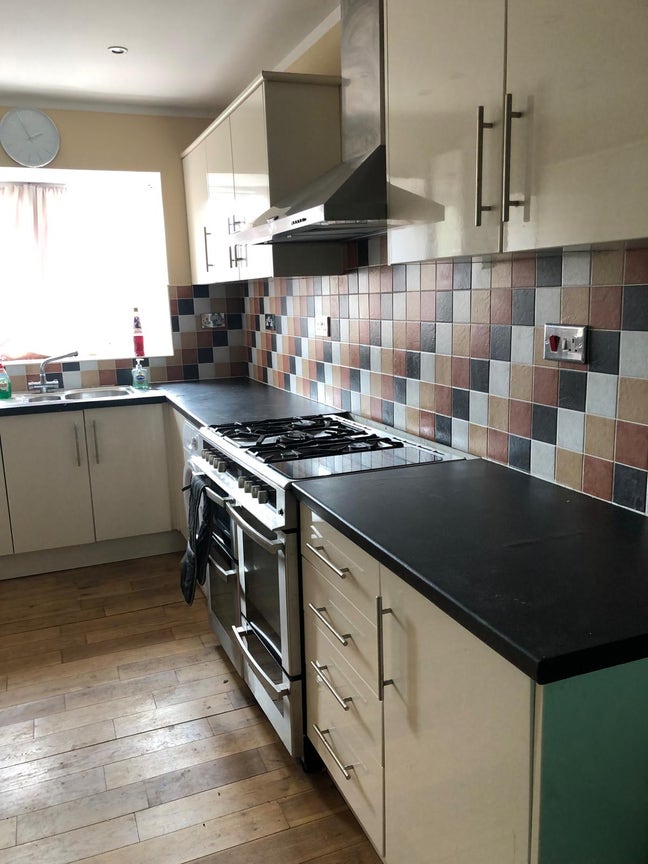 Huge 4 bedroom fully furnished house Main Photo