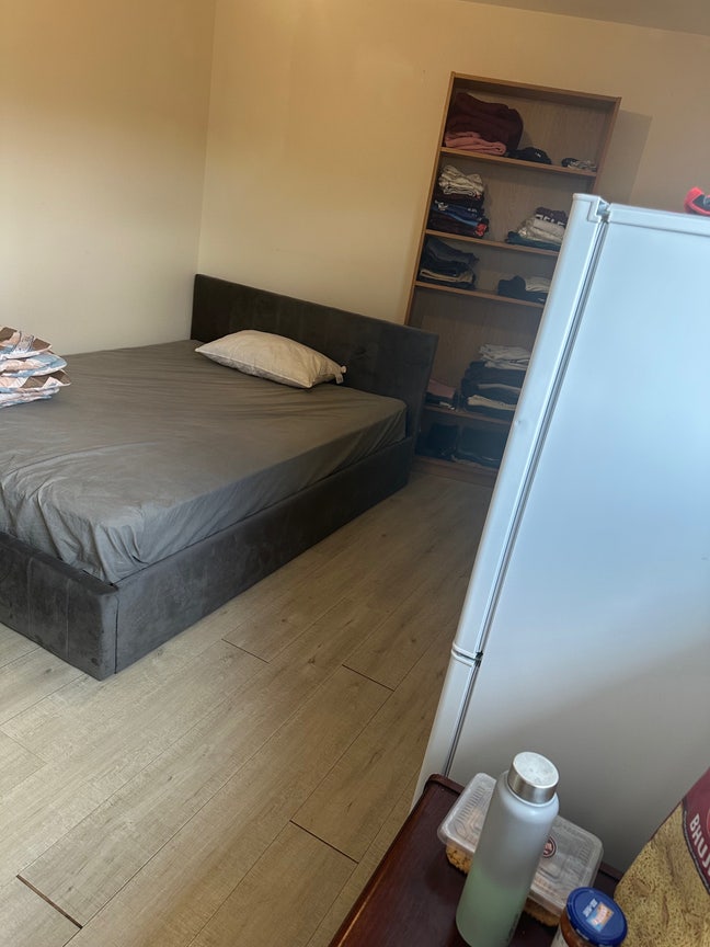 A Double round with king size bed available now Main Photo