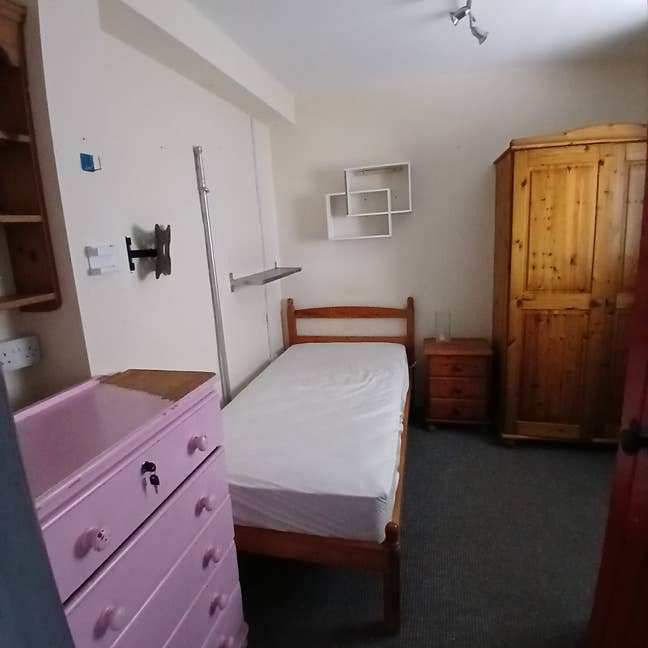 2 rooms, one with ensuite  Main Photo