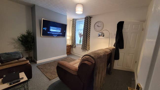 3 bed contractor house to rent (Whole House) Main Photo