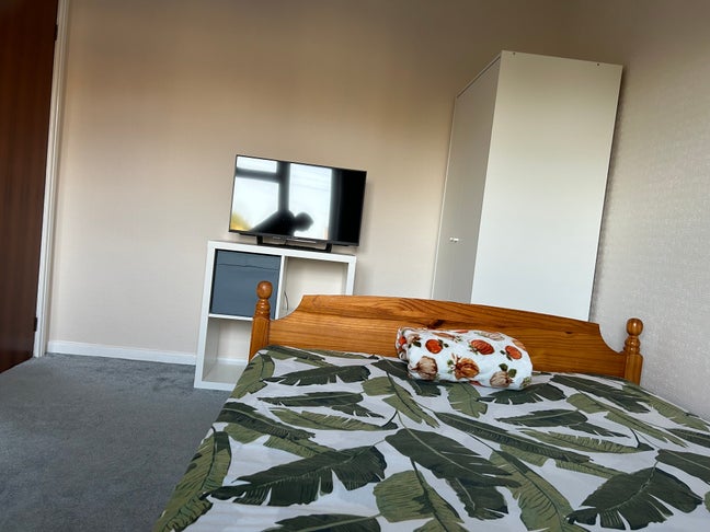 Bright double room in a friendly family house Main Photo