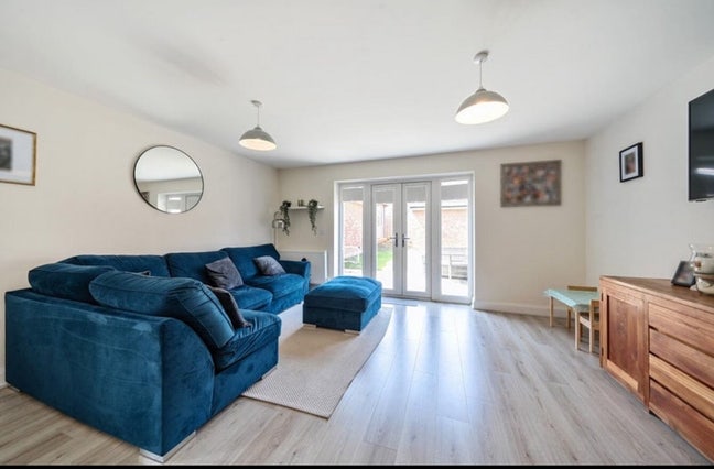 Modern Room Available for Rent  Main Photo