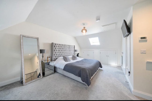 Modern Room Available for Rent  Main Photo