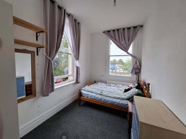 Room in shared house  Main Photo