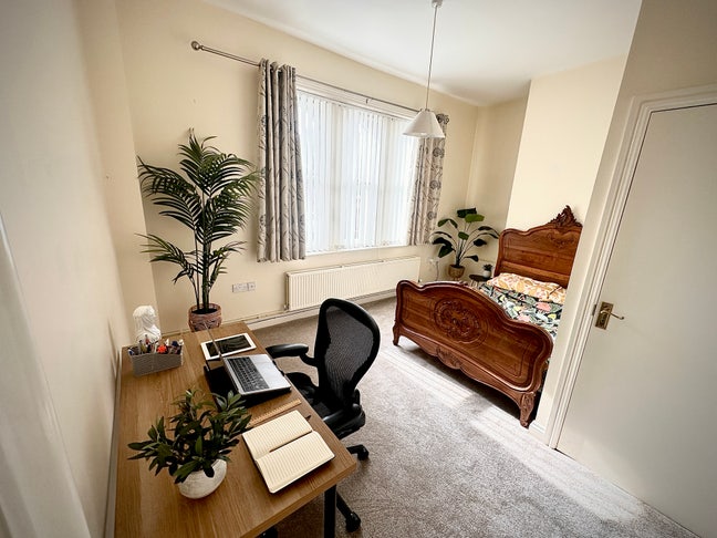 Spacious Studio Flat to Let with Countryside Views Main Photo