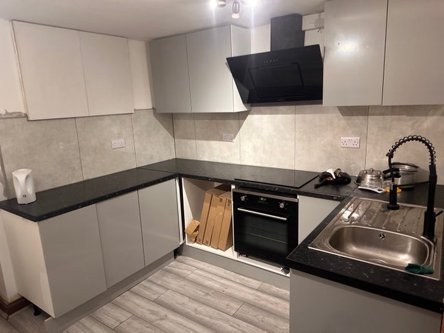 **Excellent modern bedrooms by uni/station** Main Photo