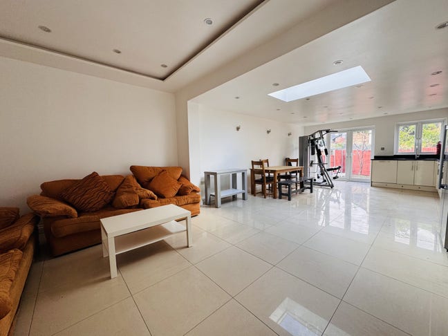 Amazing 5Bed House Undine Street Tooting Broadway  Main Photo