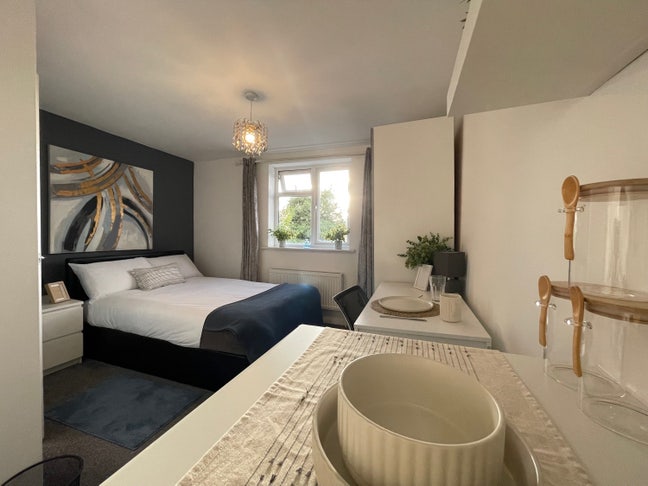 ✨VIP Double En-Suite Room with Fridge - All Bills Main Photo