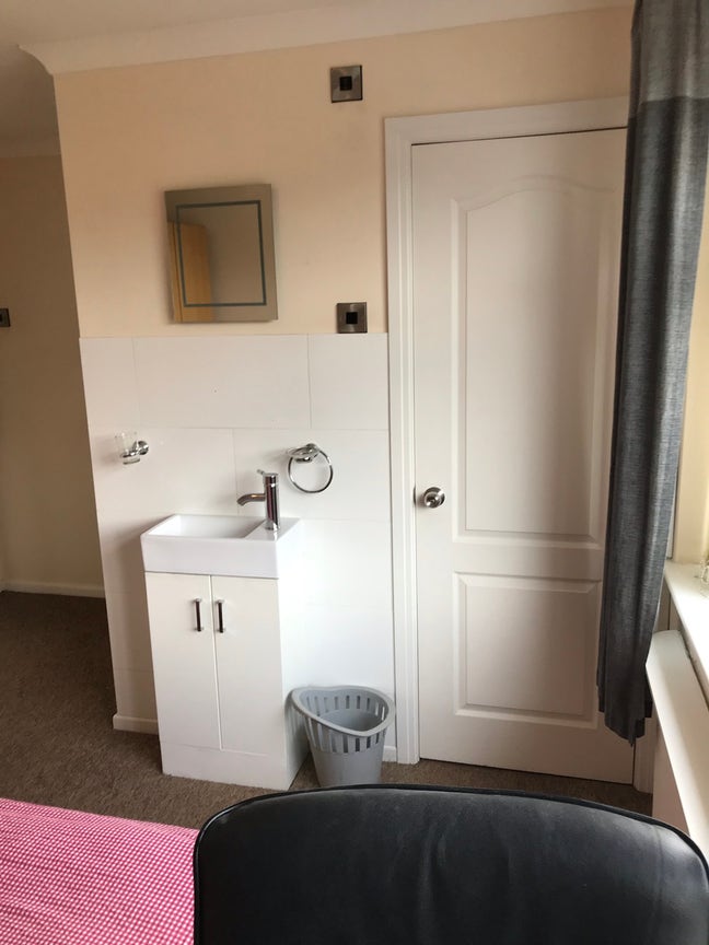 Beautiful Ensuited Dbl Room Crewe £129/Wk, £559/m  Main Photo
