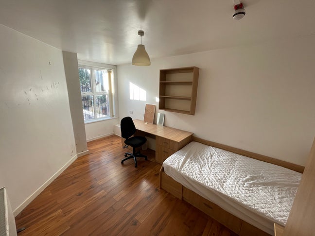 Large Room, Headingley Main Photo