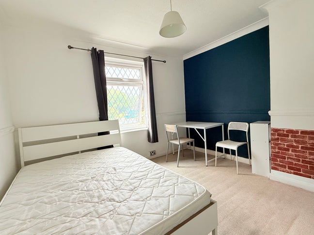 Beautiful double room available  Main Photo