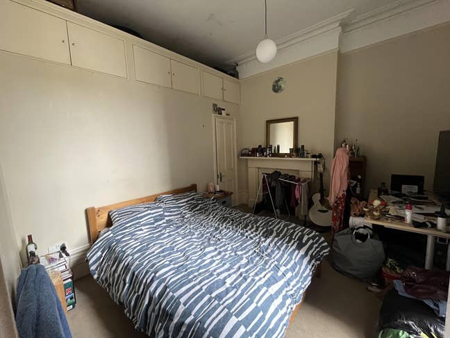 Large Master Bedroom in Ground-Flat with Home Gym Main Photo