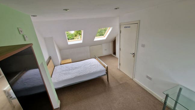 Double room in house share, Twickenham, TW2 Main Photo
