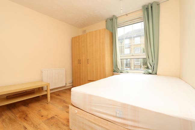 Last economic rooms in Canary Wharf E14 - move now Main Photo
