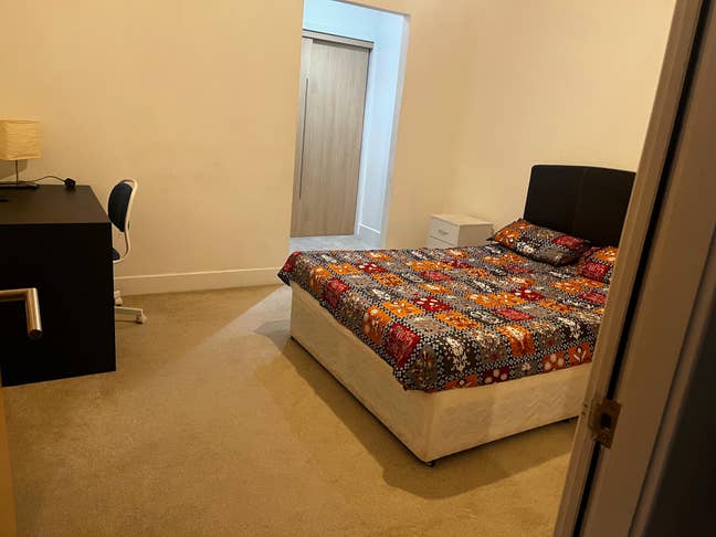 Large Ensuite Double Room–Glasgow City Centre G1 Main Photo