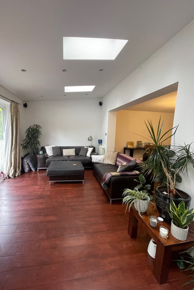 Bright Double Room – 3 mins from Clapham Junction Main Photo