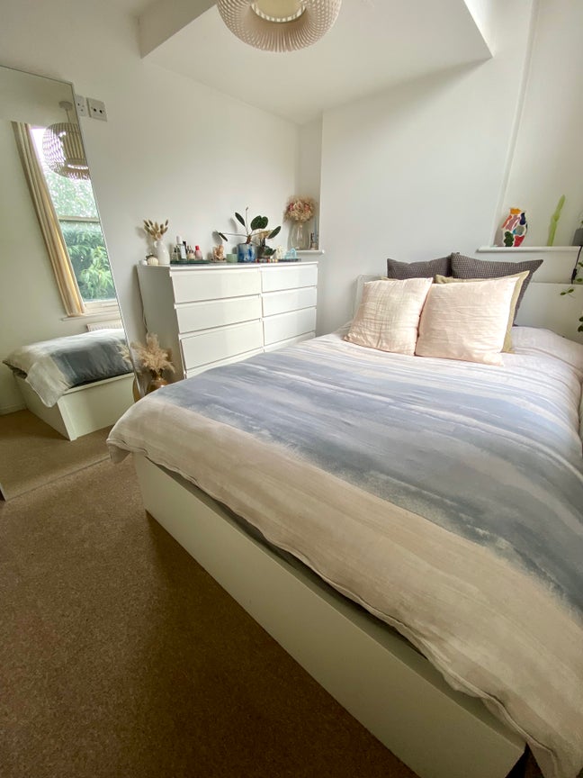 Double room available in Clapton from mid-November Main Photo
