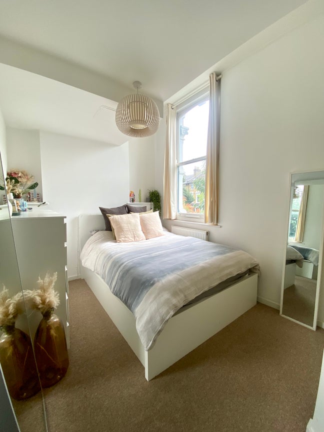 Double room available in Clapton from mid-November Main Photo