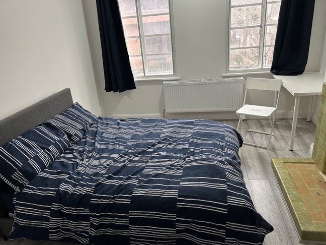 Large Double Bedroom in Ealing Broadway Main Photo