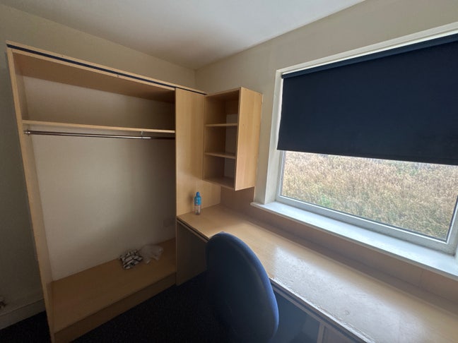 One Room Available in Headingly Rise (LS6)  Main Photo