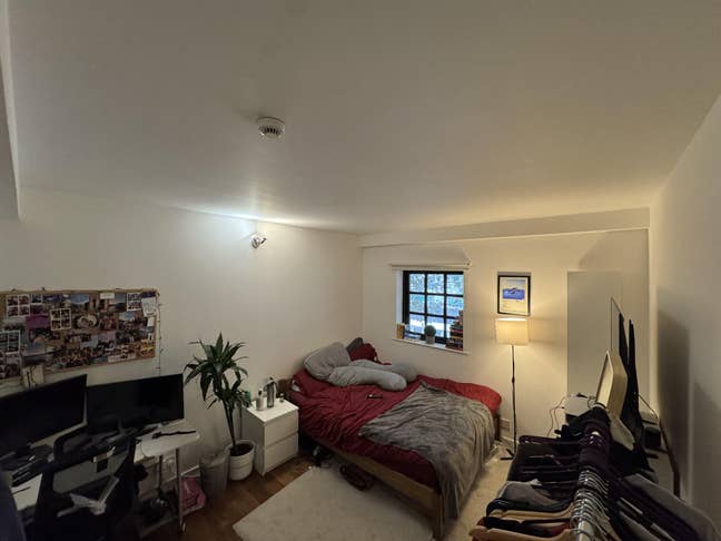 Double Room w/ natural light, Great Transpo Main Photo