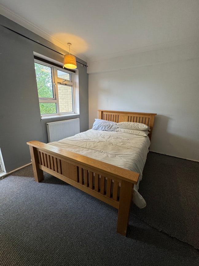 Bright double room with balcony-Excellent location Main Photo