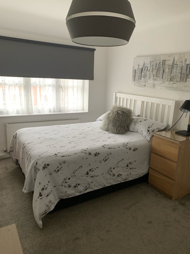 Comfortable Room on a quiet street  Main Photo