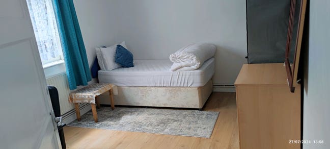One Double Room Available  Main Photo
