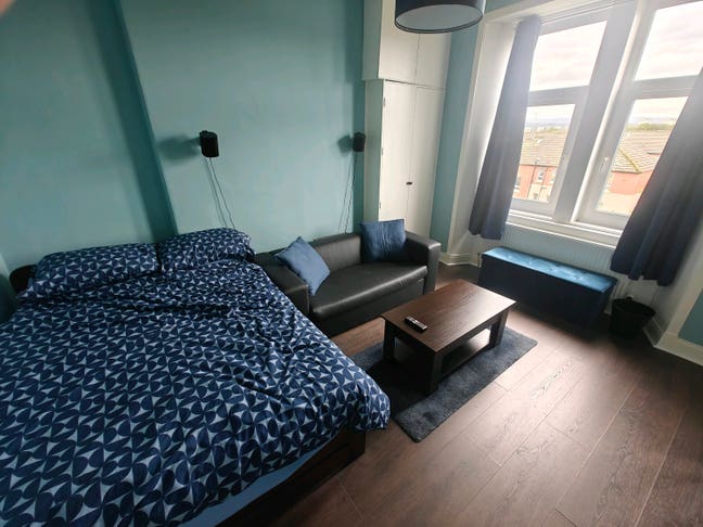 Students Dumbarton road double room with Study Main Photo