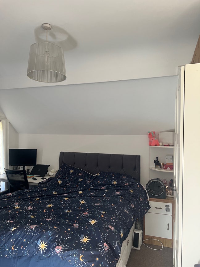 3 bedroom flat near town centre  Main Photo