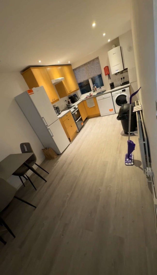 Spacious 4-Bedroom House in Birmingham  Main Photo
