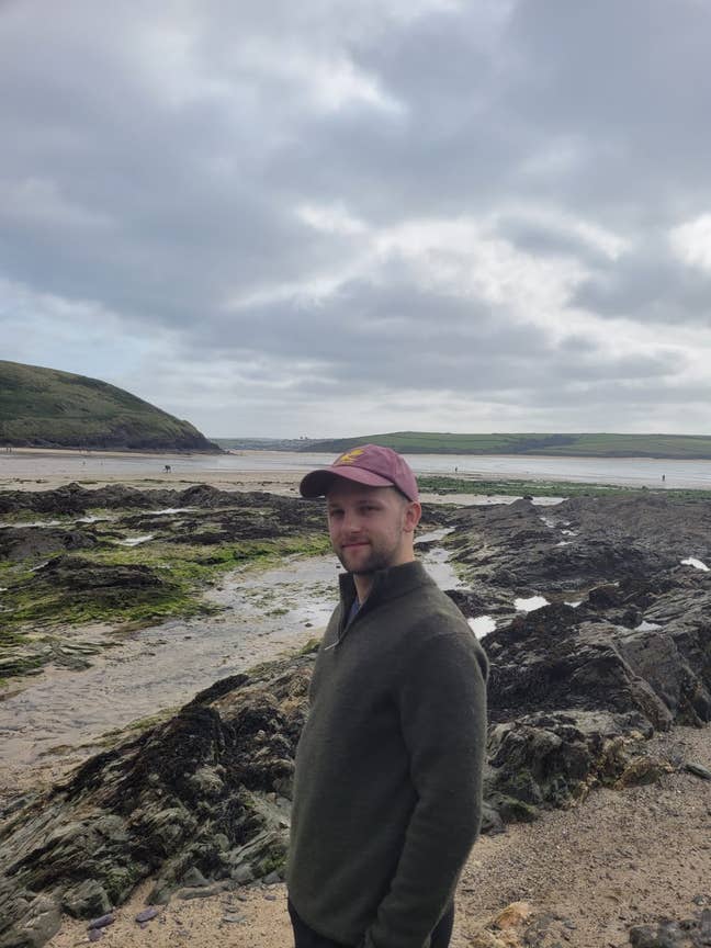 Professional looking for a houseshare for October Main Photo
