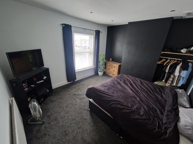 Double bedroom with double bed Main Photo