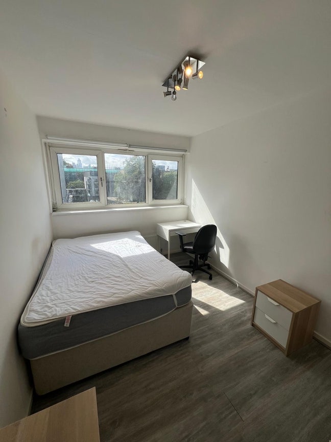 Double room rent in E1 4ES  Main Photo