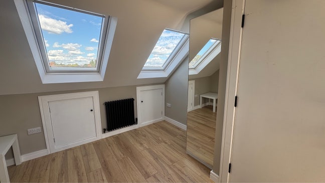 Spacious Double Furnished  Room w/ En-suite  Main Photo