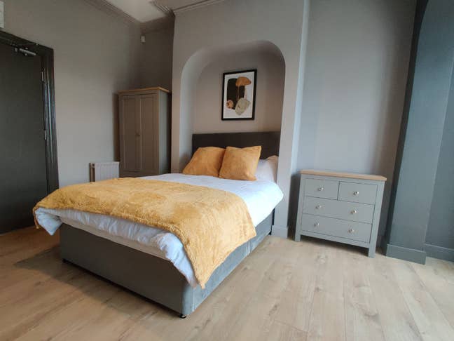 20sqm Double Room | Direct Garden Access | Wembley Main Photo