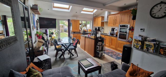 2 rooms available in 4 bedroom house in KT3  Main Photo